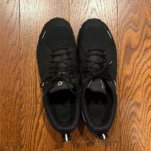 On Running 8.5 women’s waterproof shoe.